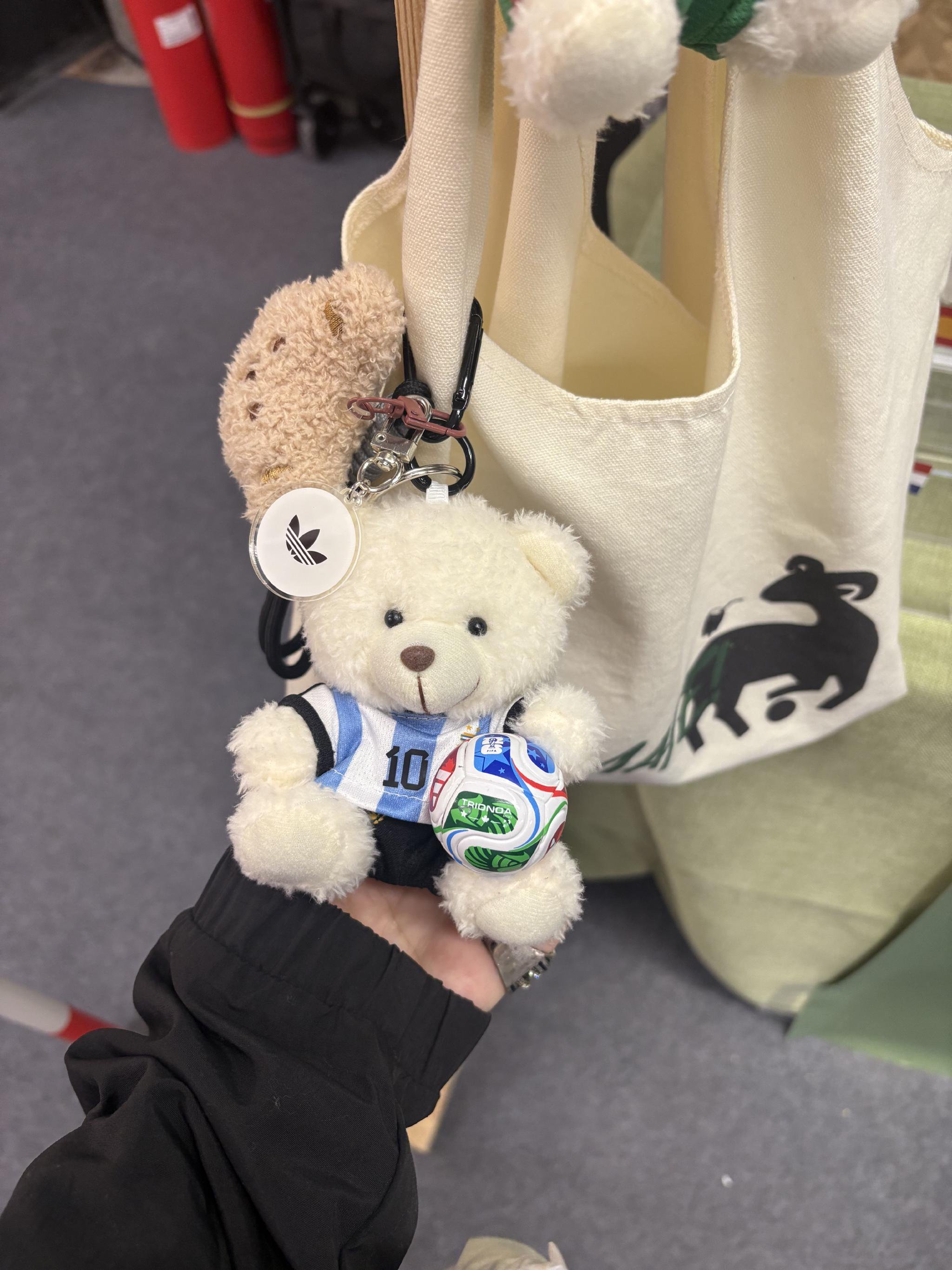 ͼΪ�����������е����籭�Ĵ��ܱ߲�Ʒ������ �������㣩