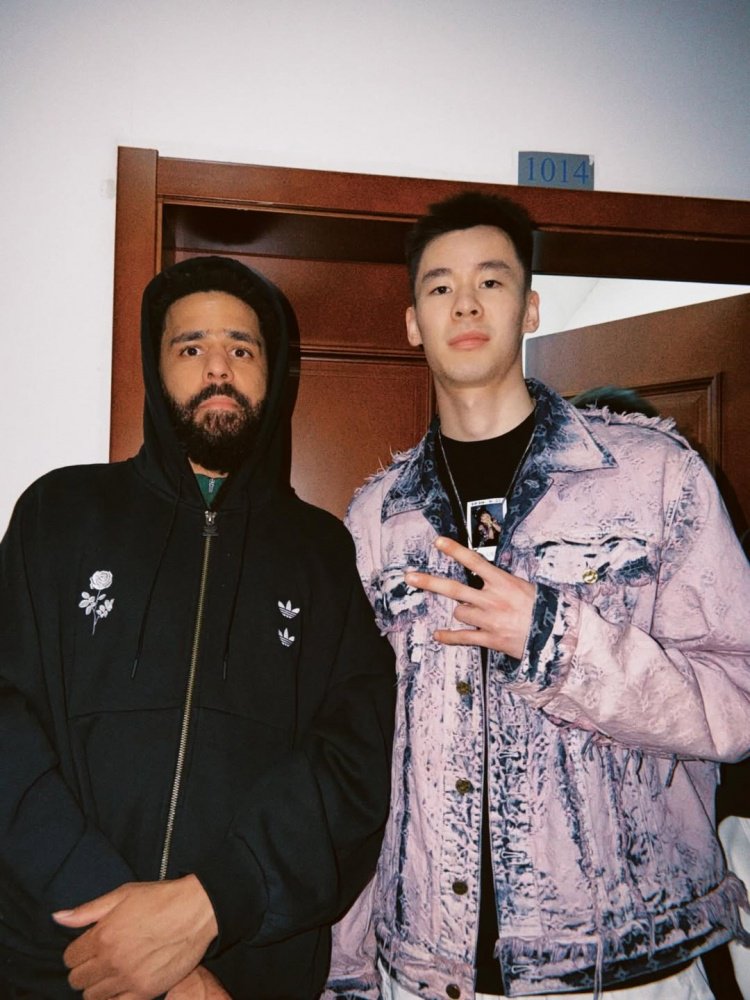 来了！郭昊文和卡米然均在社媒晒出和J.Cole的合影