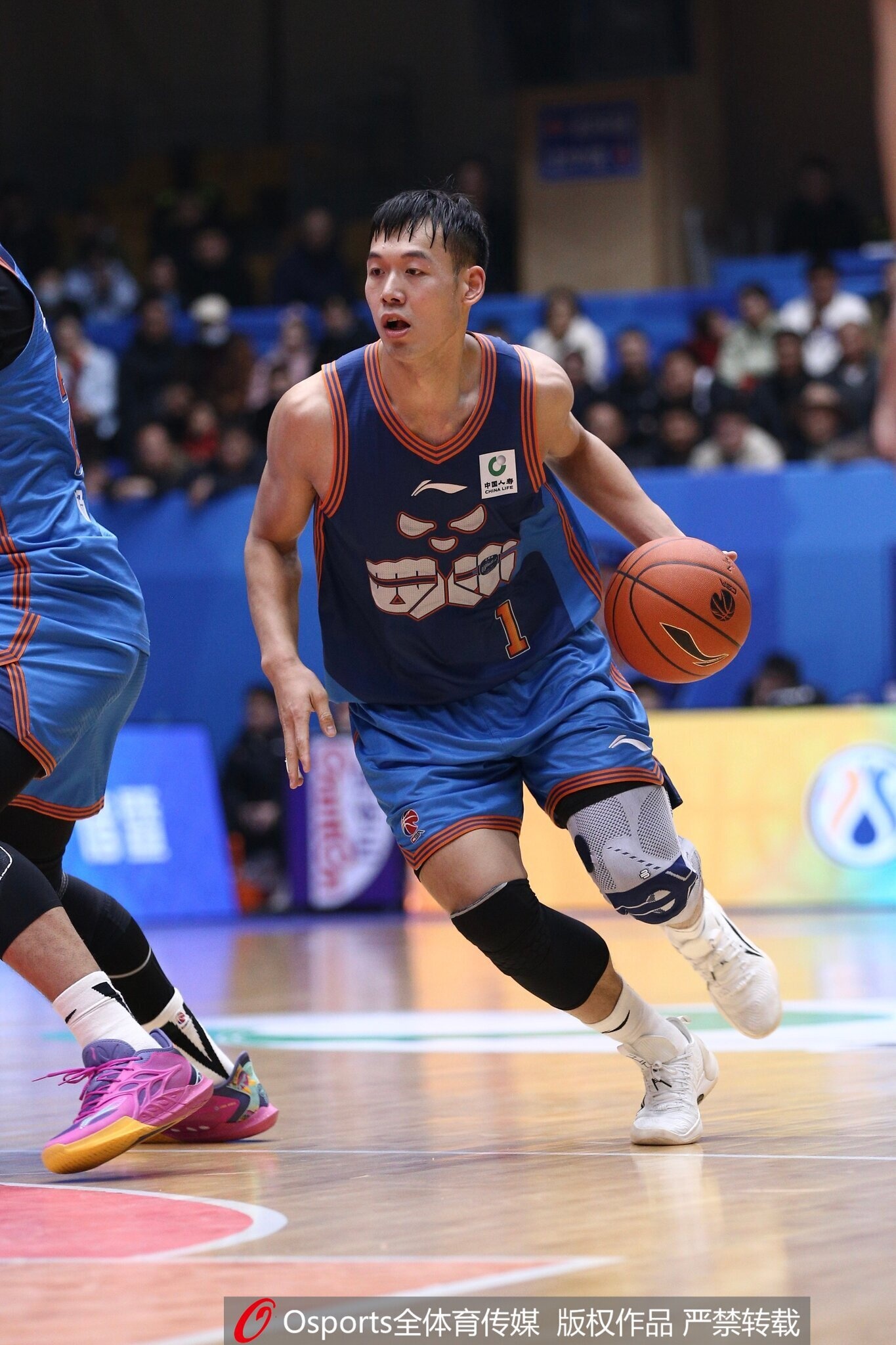 手感冰凉！景菡一13投仅3中 得11分6篮板1助攻