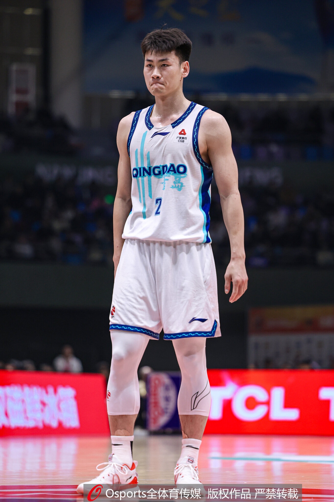 打得挺主动！王睿泽半场仅休1秒 8投4中拿到10分1板助1断