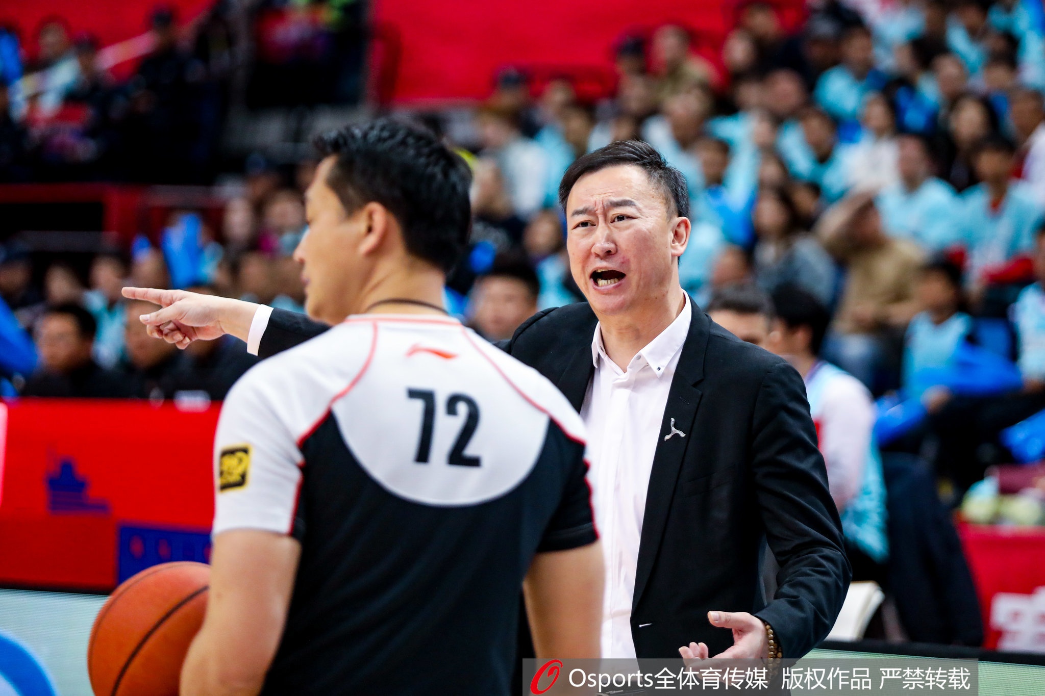 这比赛打的！青岛福建全场合计57次犯规 共5人被罚下