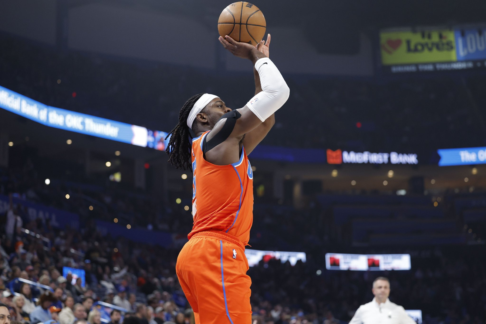 打湖人就来劲！近10次对阵湖人 多特场均三分命中率高达53.8%