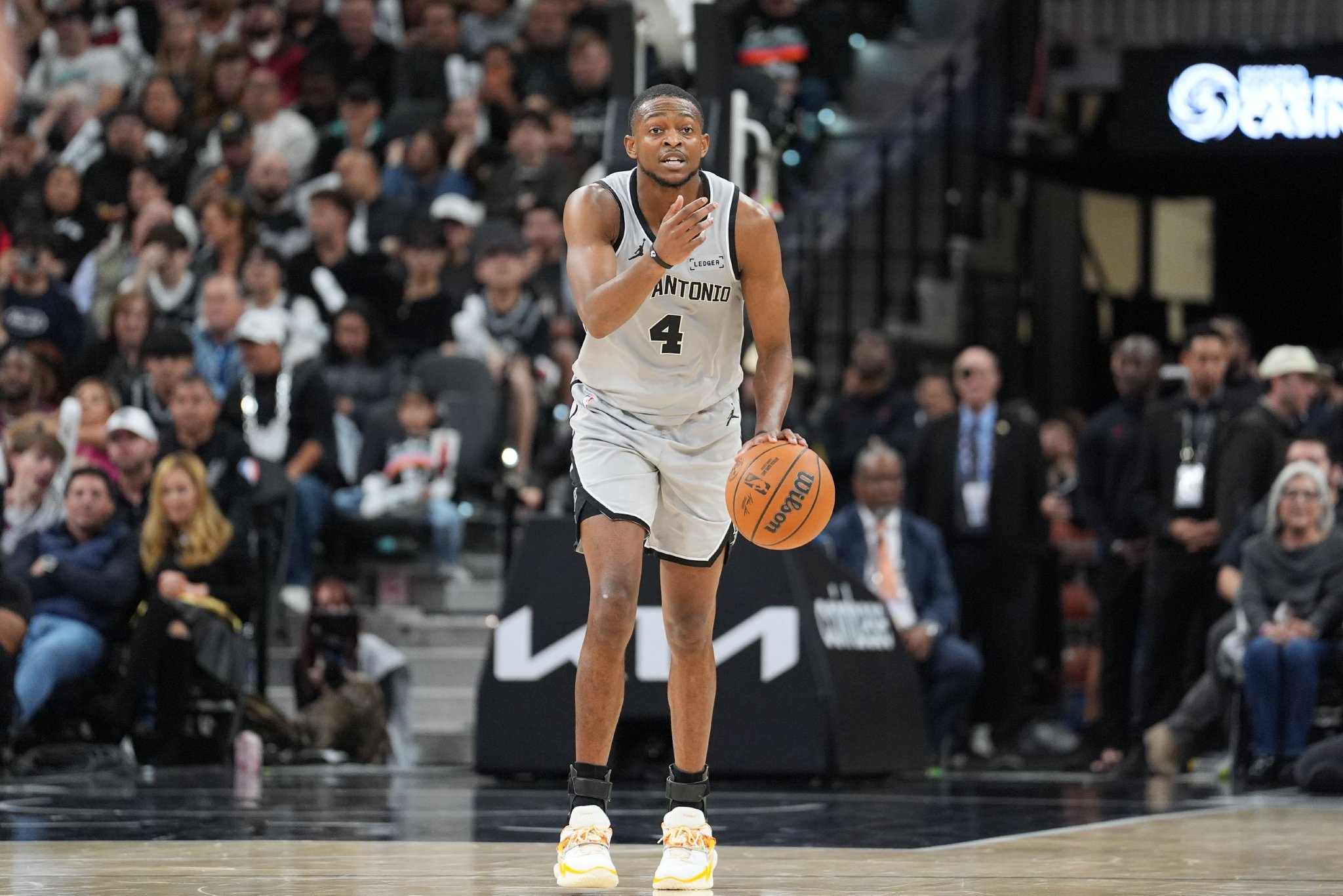 米奇：福克斯是最快的赛车 科内特表现非凡 哈珀在比赛中游刃有余