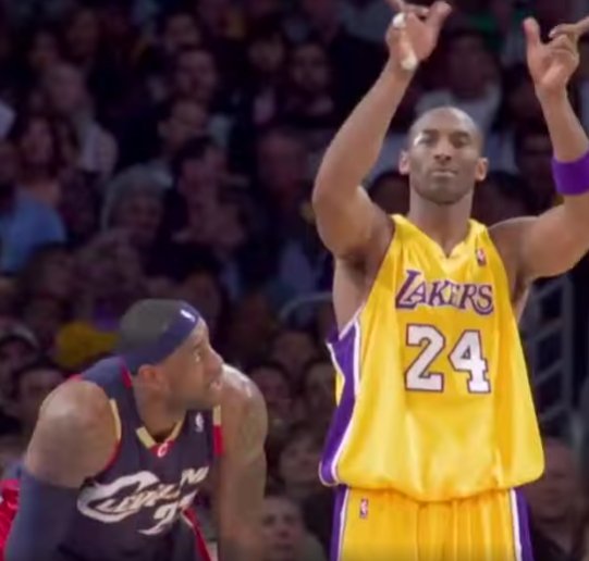 詹姆斯怀念科比：他比划手势耍得我一愣一愣 但那其实是拉开单干