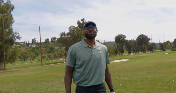 为何开始打高尔夫？詹姆斯：40岁时我想找一件让自己崩溃的事试试