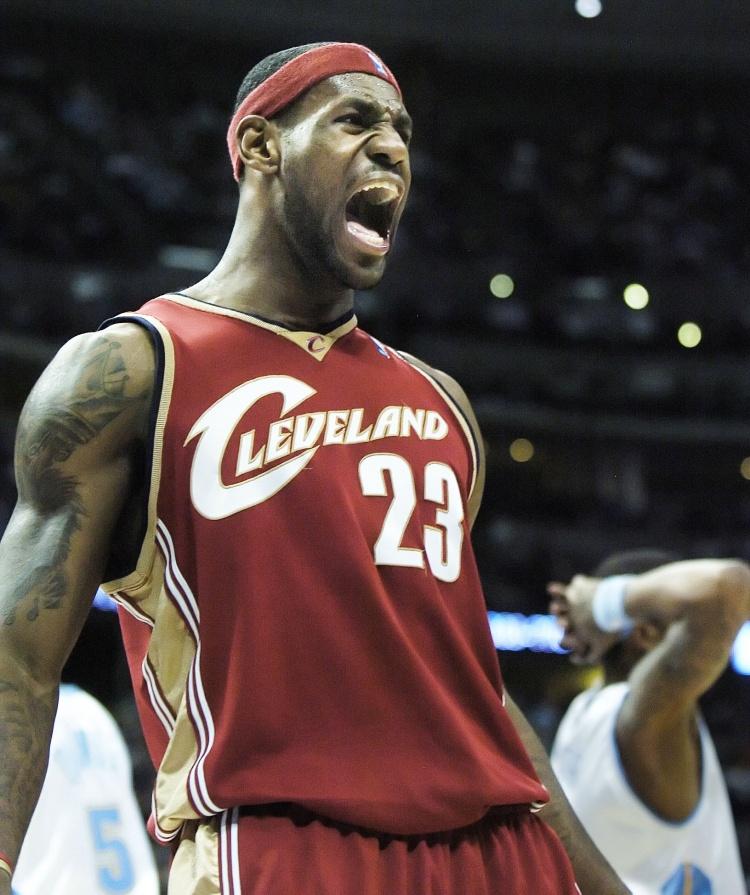 巴蒂尔：幼詹像辆火车一样只会冲筐 逼他在外线强投有时有效