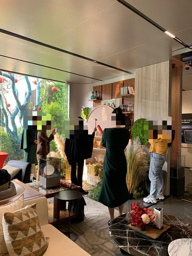 踏访楼市“小阳春”|上海新房频现开盘售罄,“10万+”楼盘看房要排队,二手房成交突破3.1万套_新浪财经_新浪网