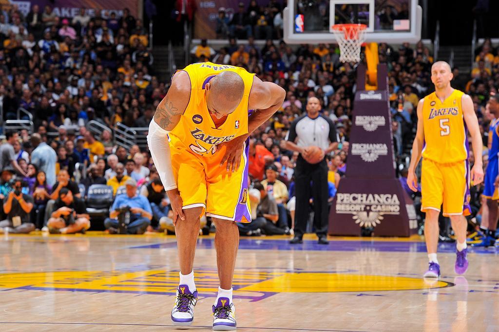 巴爷：我见过科比带着各种伤病打球 除非动不了否则他一定会上场