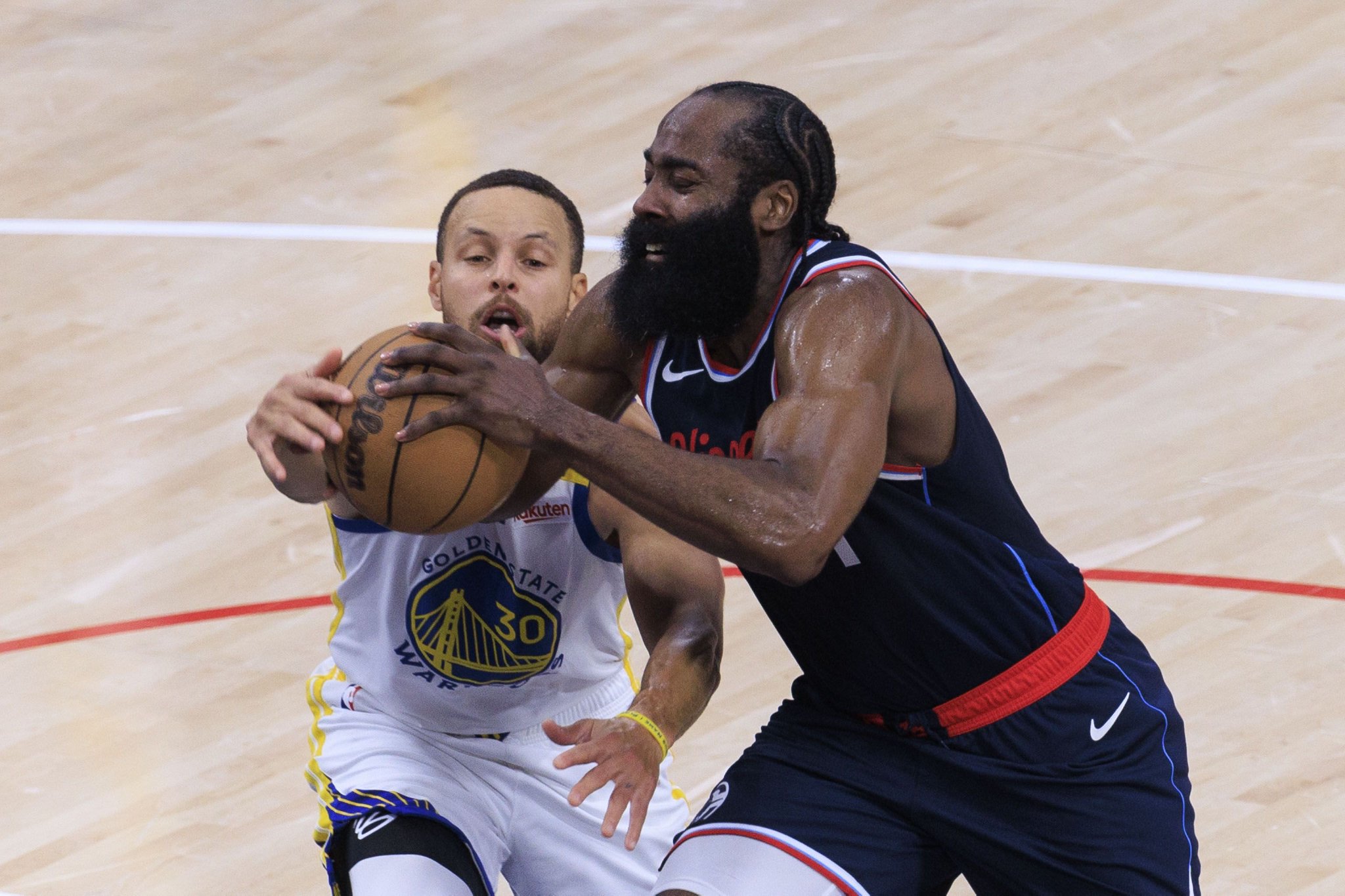 香波特：库里让每个人都必须投三分 哈登让每个人都要有技能包