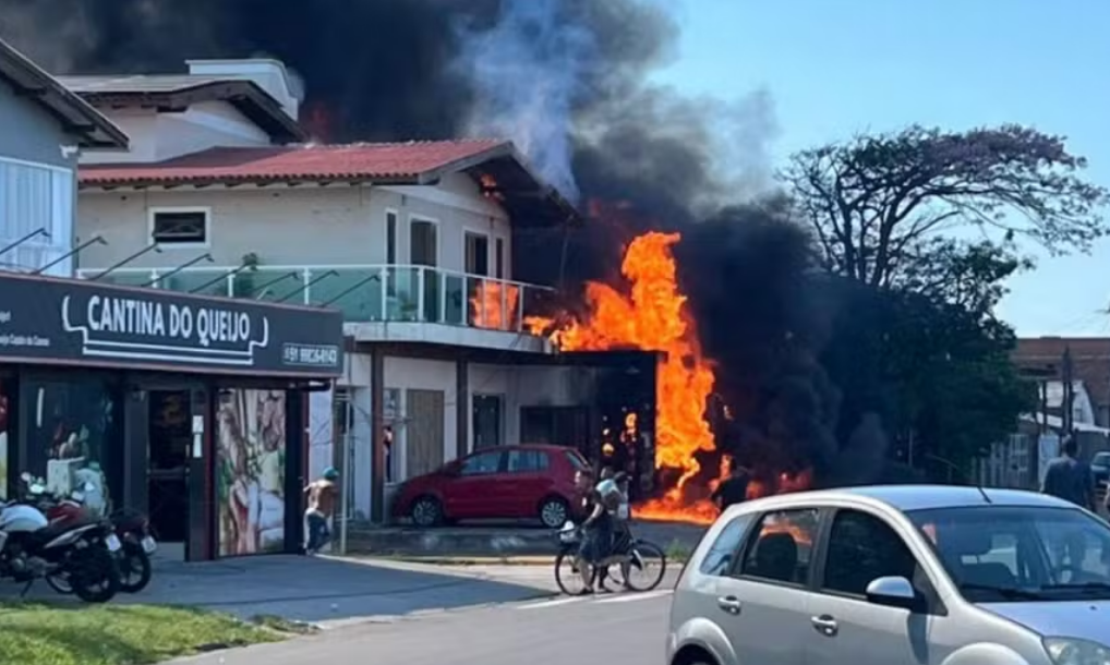 巴西南部一小型飞机坠毁 机上4人全部遇难