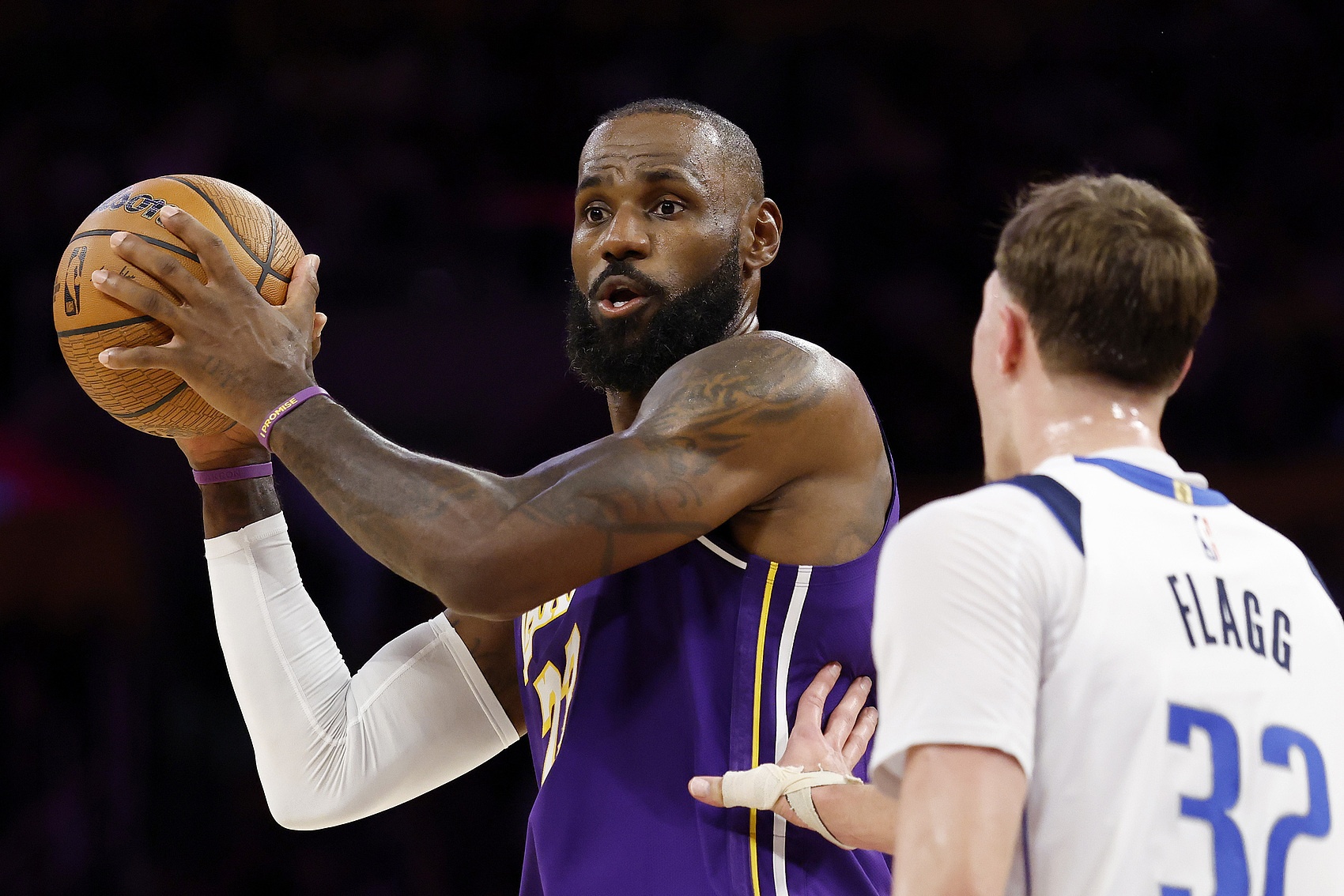 两代门面对决？詹姆斯VS弗拉格常规赛战绩2-0 个人数据不相上下