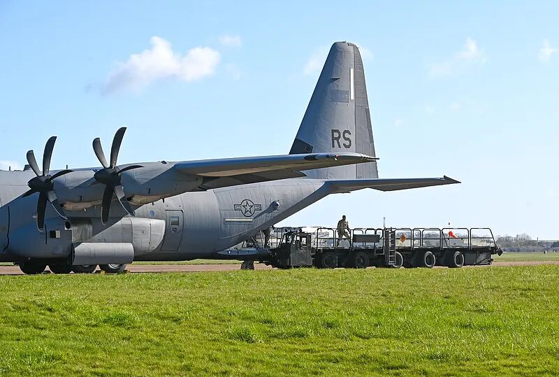 “美军炸毁两架运输机”