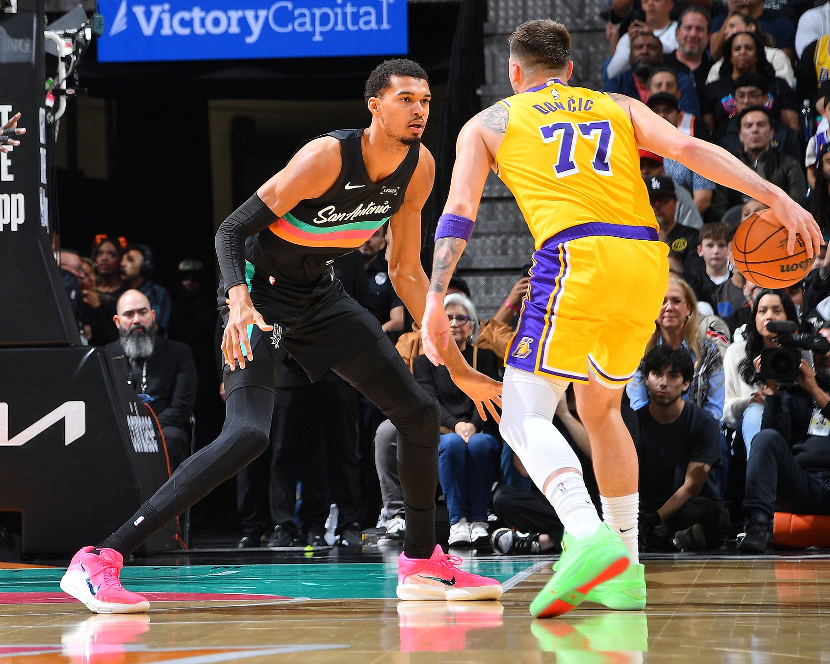 范弗里特：东契奇场均40+MVP排名却下滑 文班一发声就成榜首？