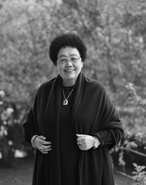 富华海外集团荣誉主席、中国紫檀博物馆馆长陈丽华。北京侨商会官网截图。