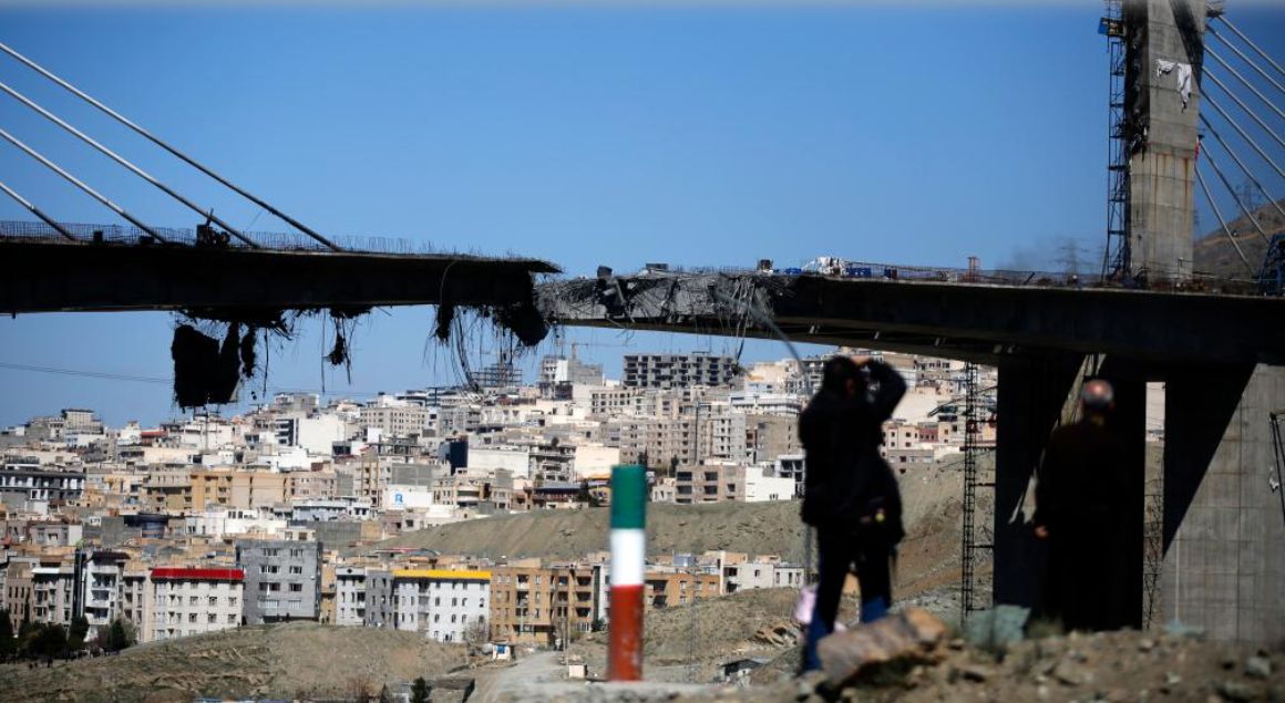 伊朗卡拉季市贝伊克公路桥遭空袭受损情状 图片起原：新华社