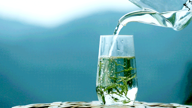 西湖龙井每年产量仅500吨左右，本来就少了。其中一级核心产区仅187吨，而翁家山狮峰产区是25吨，仅占5%不到！