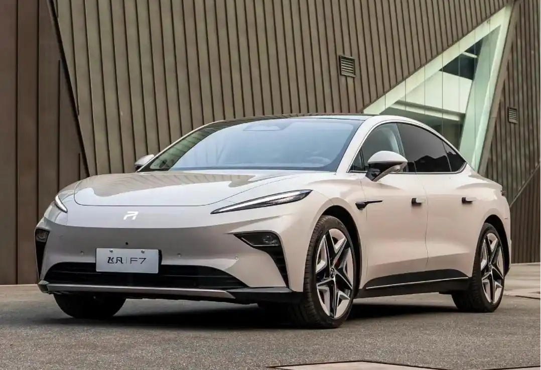 在市场层面，上汽形成清晰的分工：智己定位