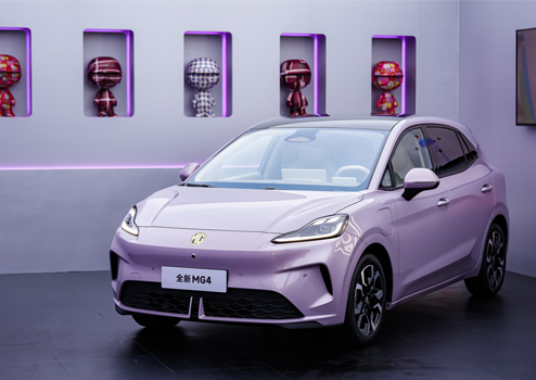 上汽集团旗下拥有智己、飞凡、荣威、名爵、五菱等多个品牌，如何实现协同效应成为关键课题。上汽的解决方案是构建