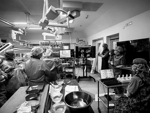 国产“机器人辅助经导管三尖瓣置换系统”完成首例临床应用