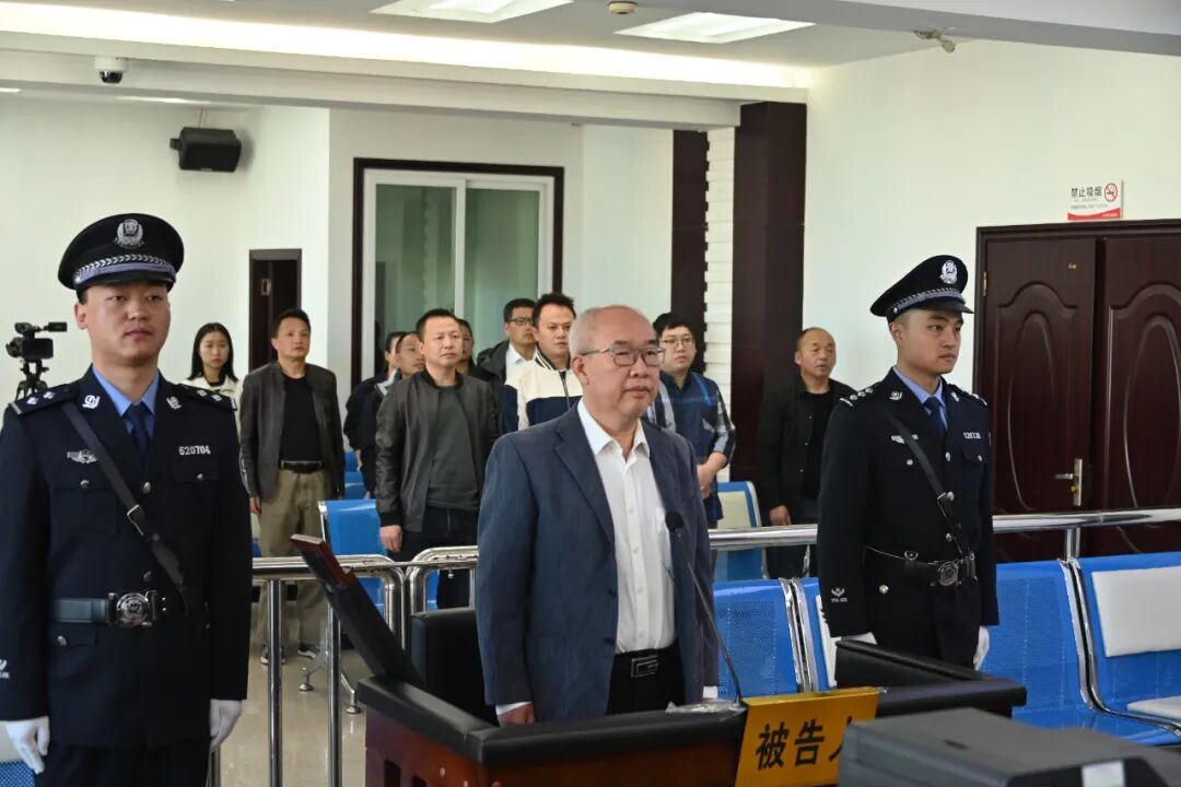 贵州省人大教育科学文化卫生委员会原委员石京山受贿案一审宣判