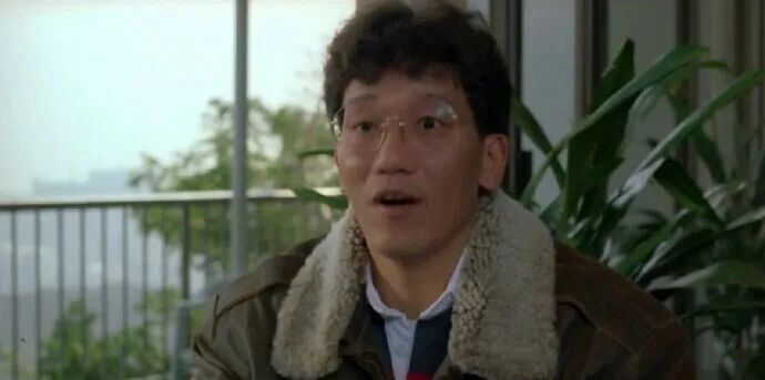 知名香港艺人因病去世，其学生包括刘德华、梁朝伟、周星驰、刘嘉玲等，曾出演《上海滩》、执导《鹿鼎记》《苏乞儿》等电视剧