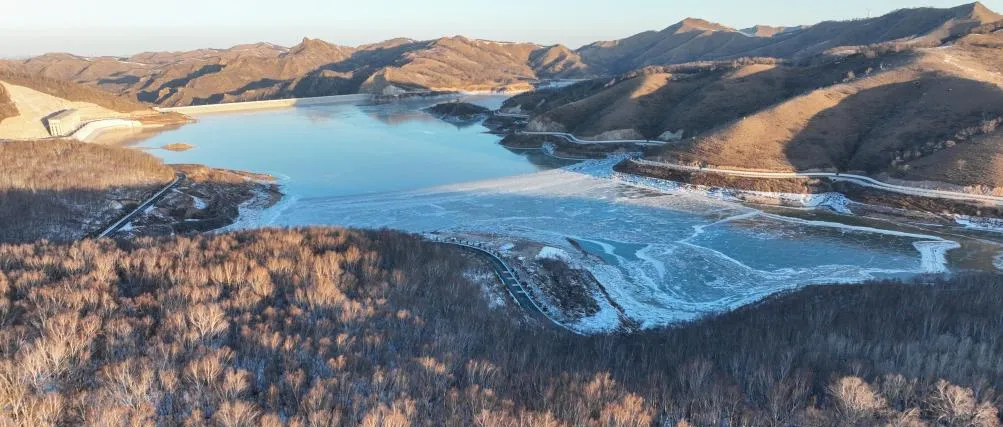 国家电网河北丰宁抽水蓄能电站上水库 图片来源：新华社