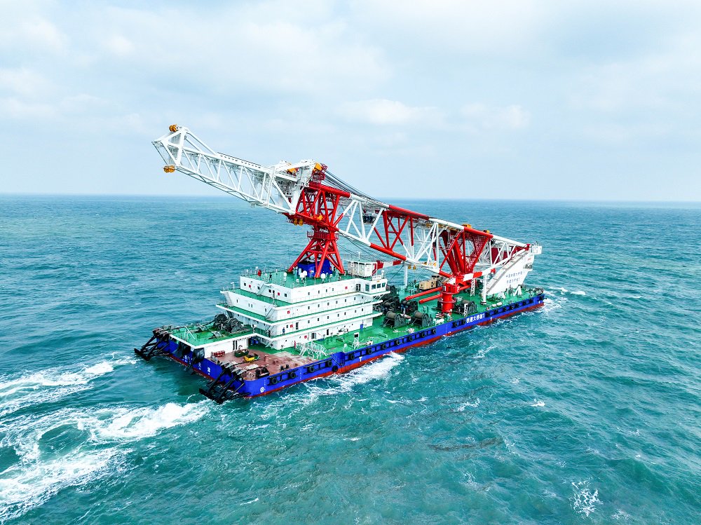 全球最大打桩船“铁建大桥桩1”号正式下线