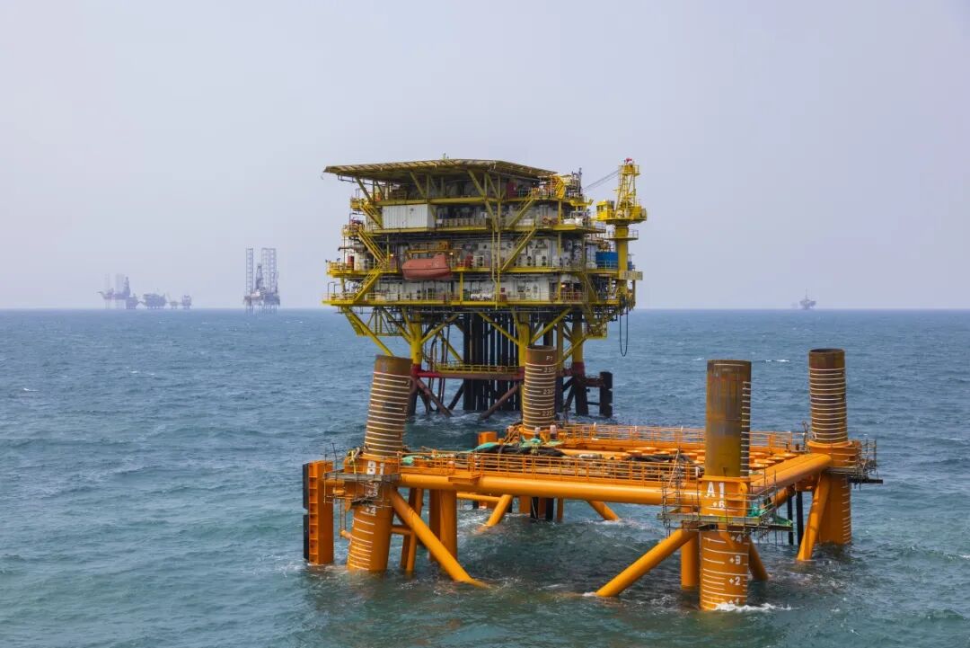 涠洲6-13 WHPB导管架海上安装完成_新浪财经_新浪网
