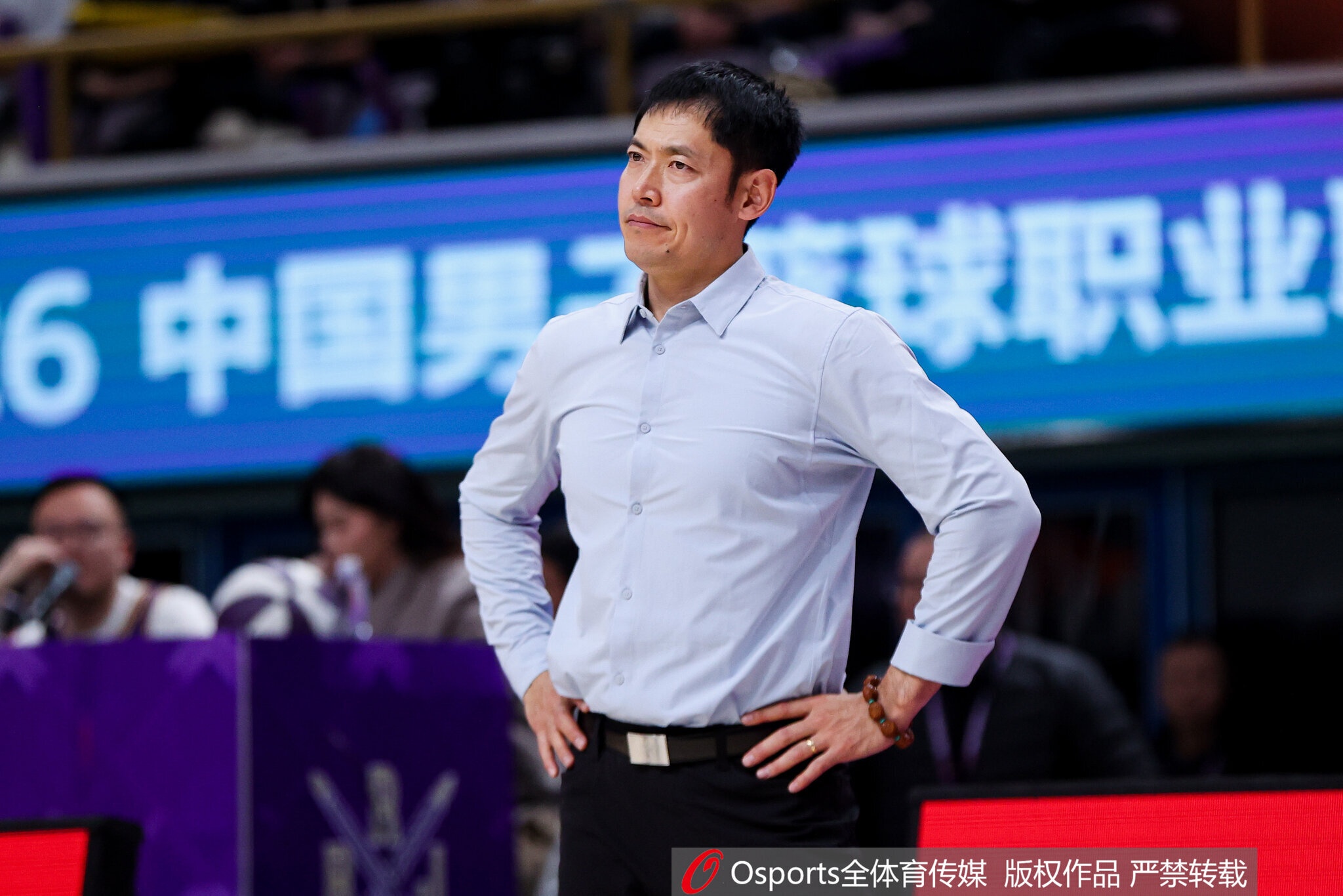 张庆鹏：连败很可惜 球队少了些运气 困境中更要勇敢面对挑战