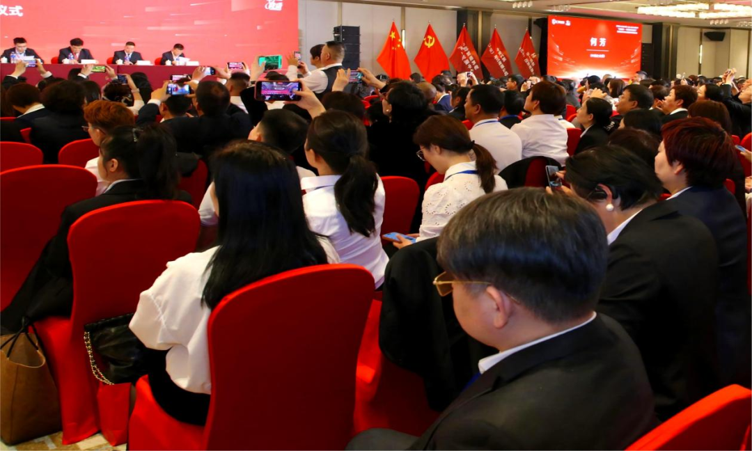 图为参加“汇民健康服务号”启动仪式的各个团队精英