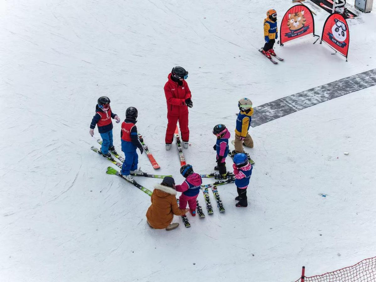 2025-2026雪季吉林文旅交出亮眼答卷 冰雪经济持续发力|吉林省|吉林市|游客|滑雪|文化_手机新浪网