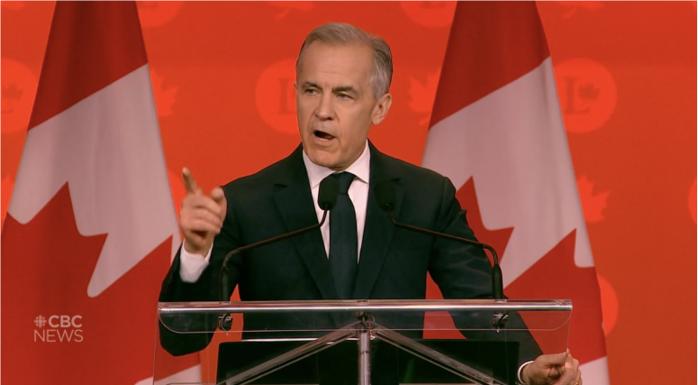 卡尼演讲称“每花1加元军费就有70加分流向美国的日子已结束”，现场爆发热烈掌声