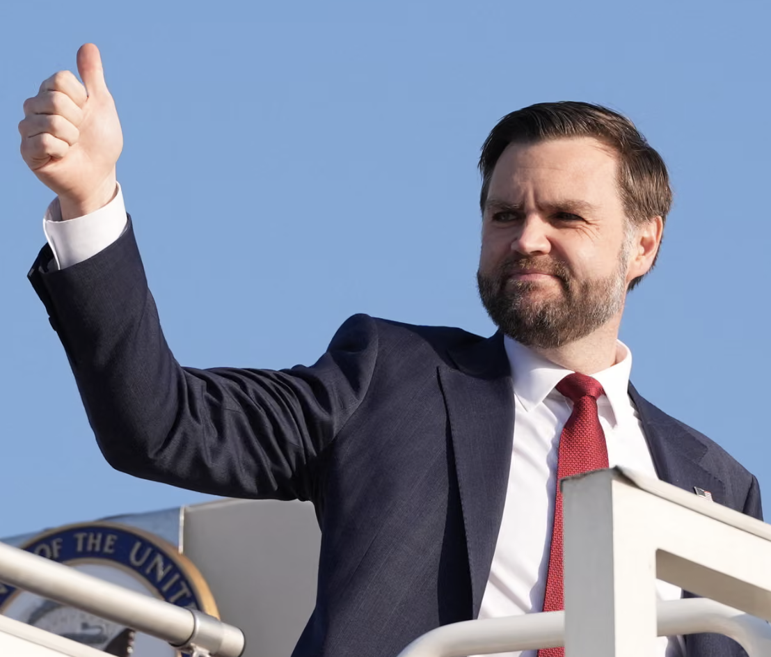 长谈21小时未果，万斯离开前竖大拇指，特朗普关键时刻看格斗赛 ，伊朗：不着急