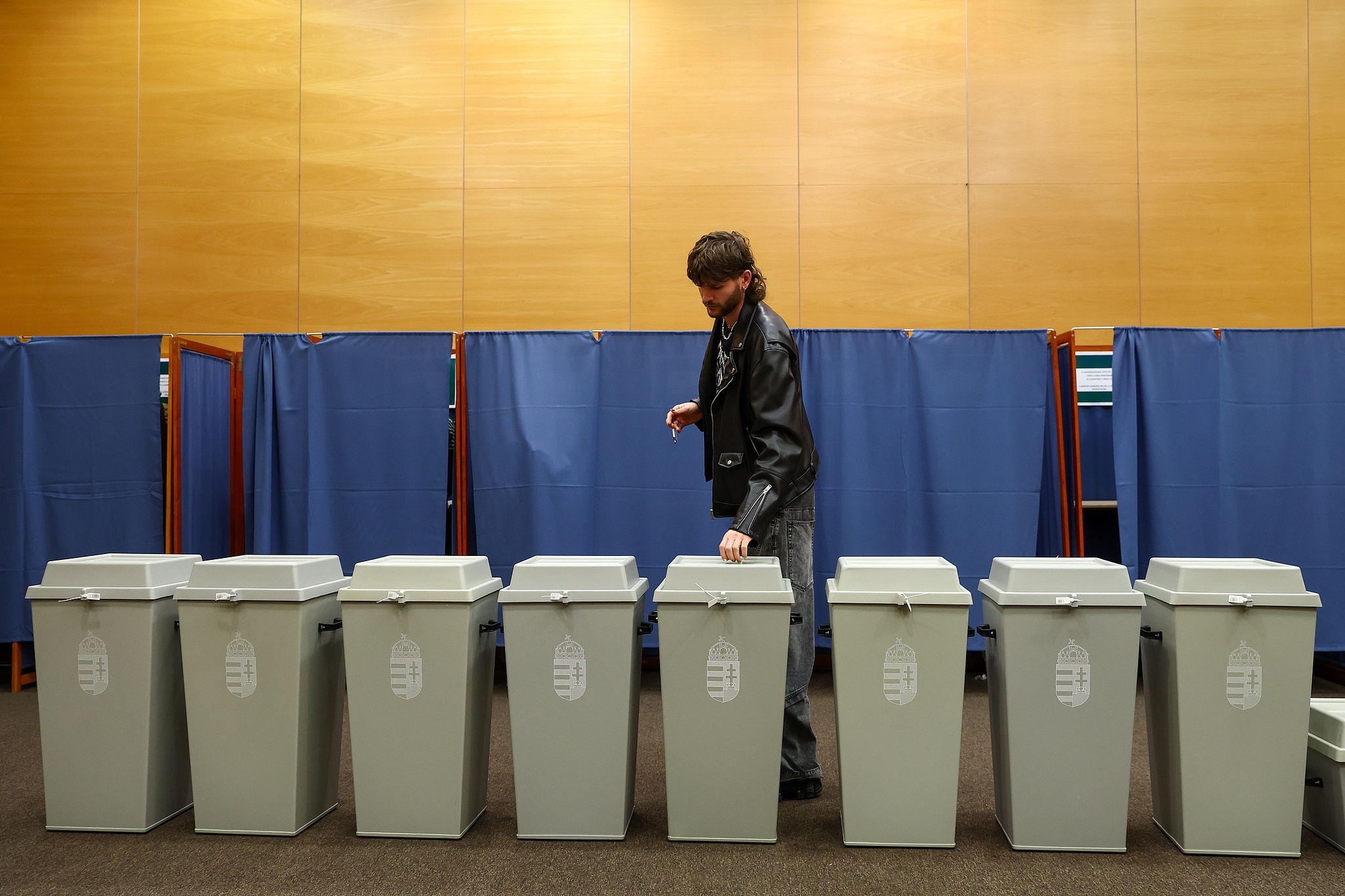 蒂萨党主席称赢得匈牙利国会选举 欧尔班总理祝贺蒂萨党胜选