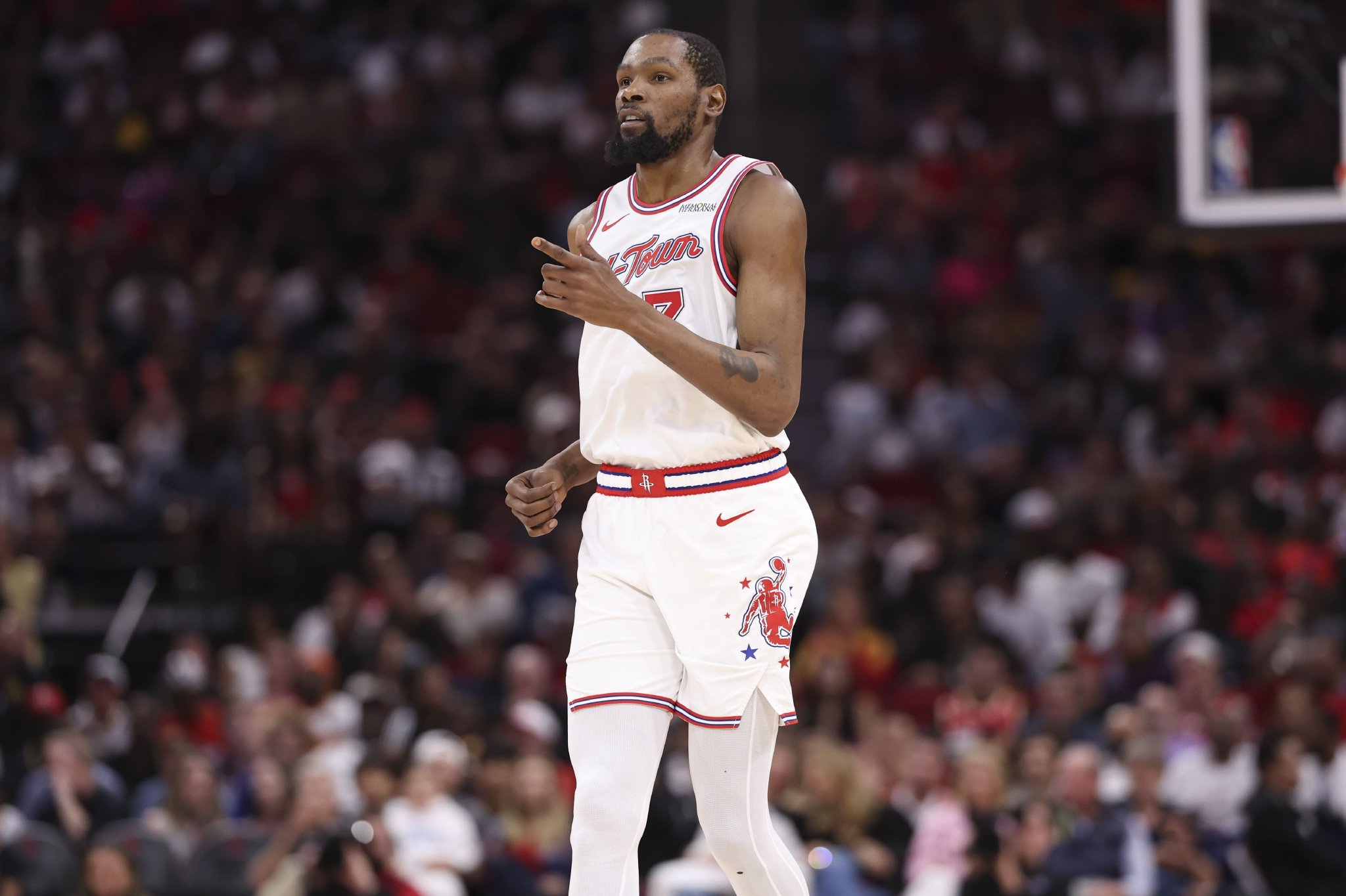 斯玛特：季后赛对阵杜兰特很残酷 他是史上最伟大球员之一