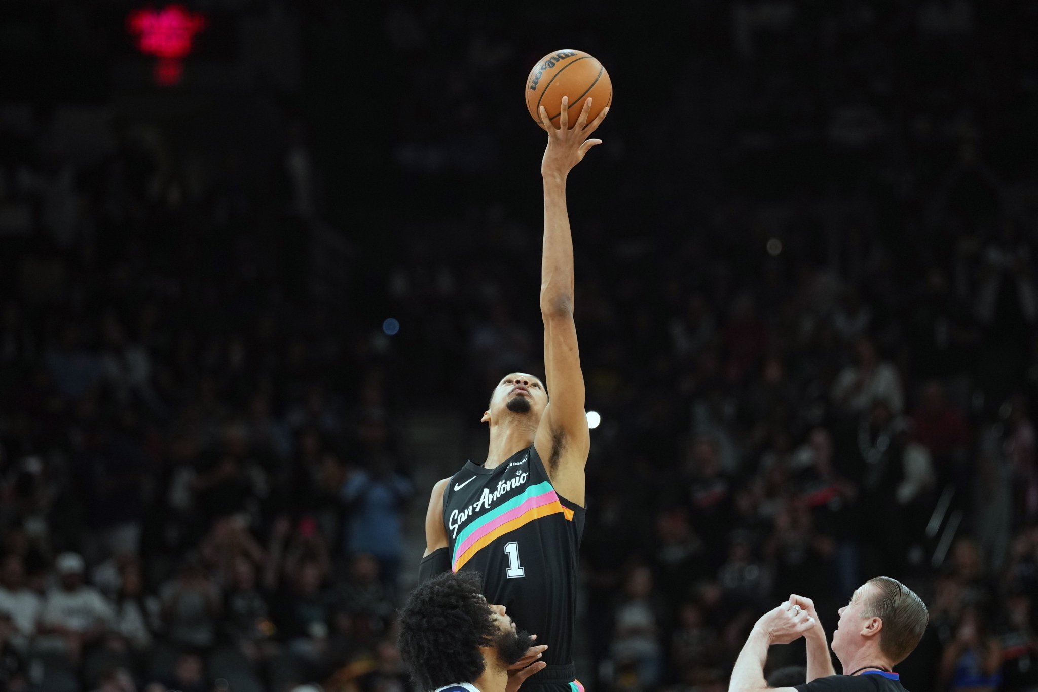 米奇谈文班不打：他肋骨还是有点酸痛 我们认为这个决定是合适的