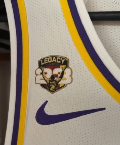 第23个赛季收官战！詹姆斯今日球衣有第23个赛季和legacy的补丁