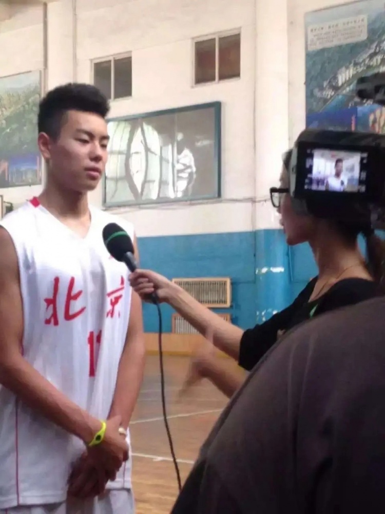 只是回忆过去！李添荣晒照回忆青年时期在北京打球&看球回忆！