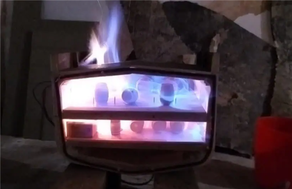 △ 模拟实验中究竟燃烧瞬间的情景