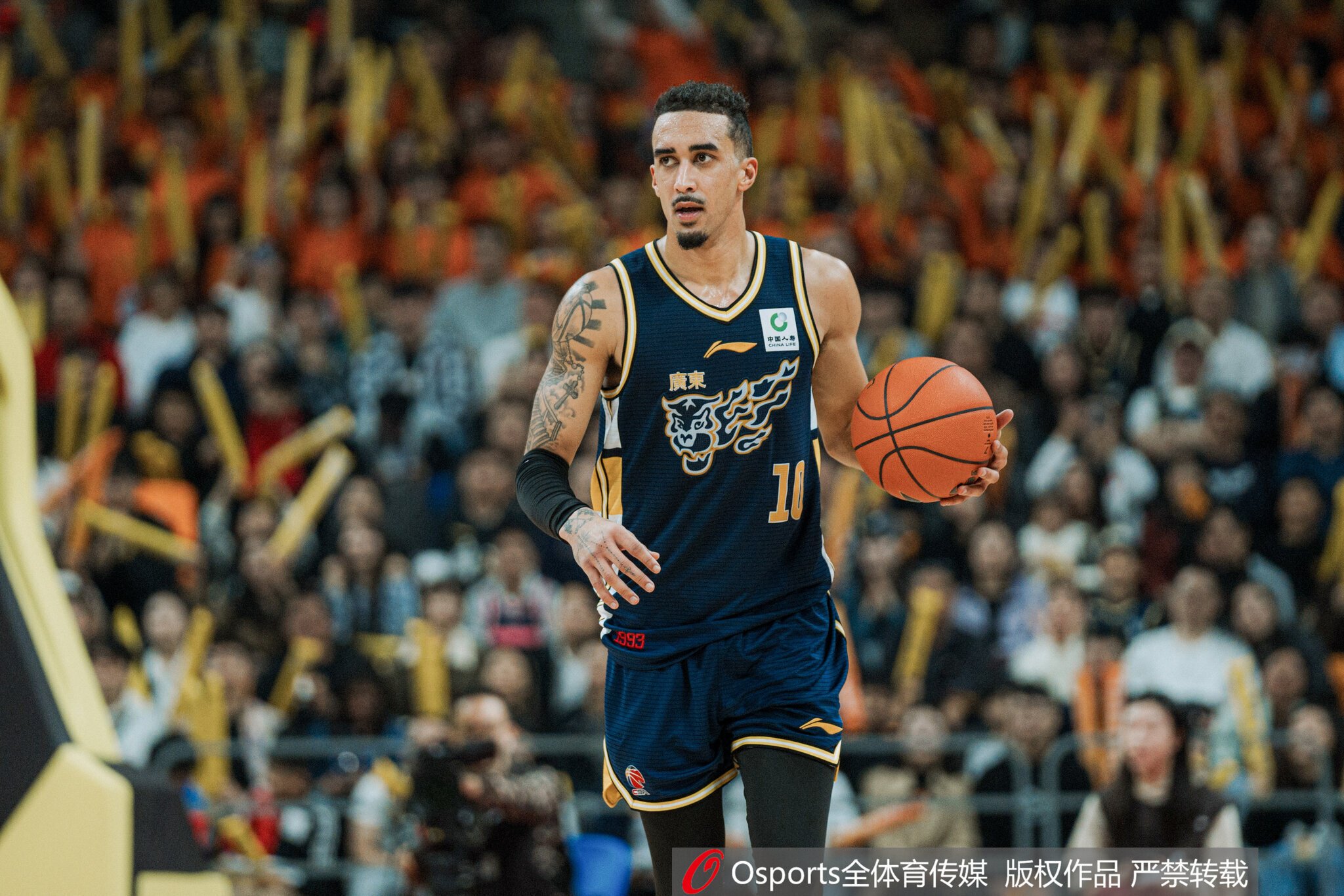 23中11砍26+8！媒体人：奎因是CBA最优秀侧翼 这是他高级的地方