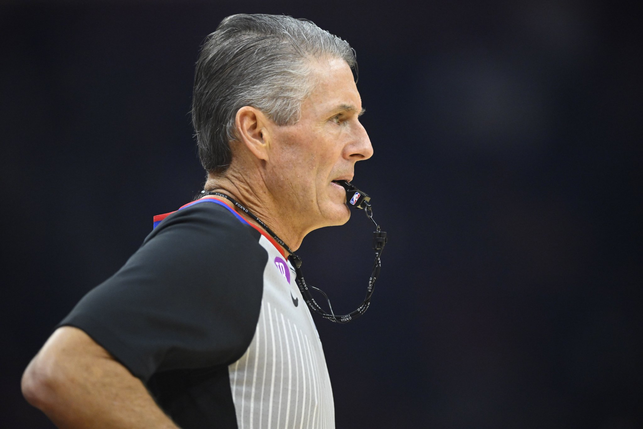 季后赛裁判36人大名单：名哨福斯特领衔！有一位女裁判入选！