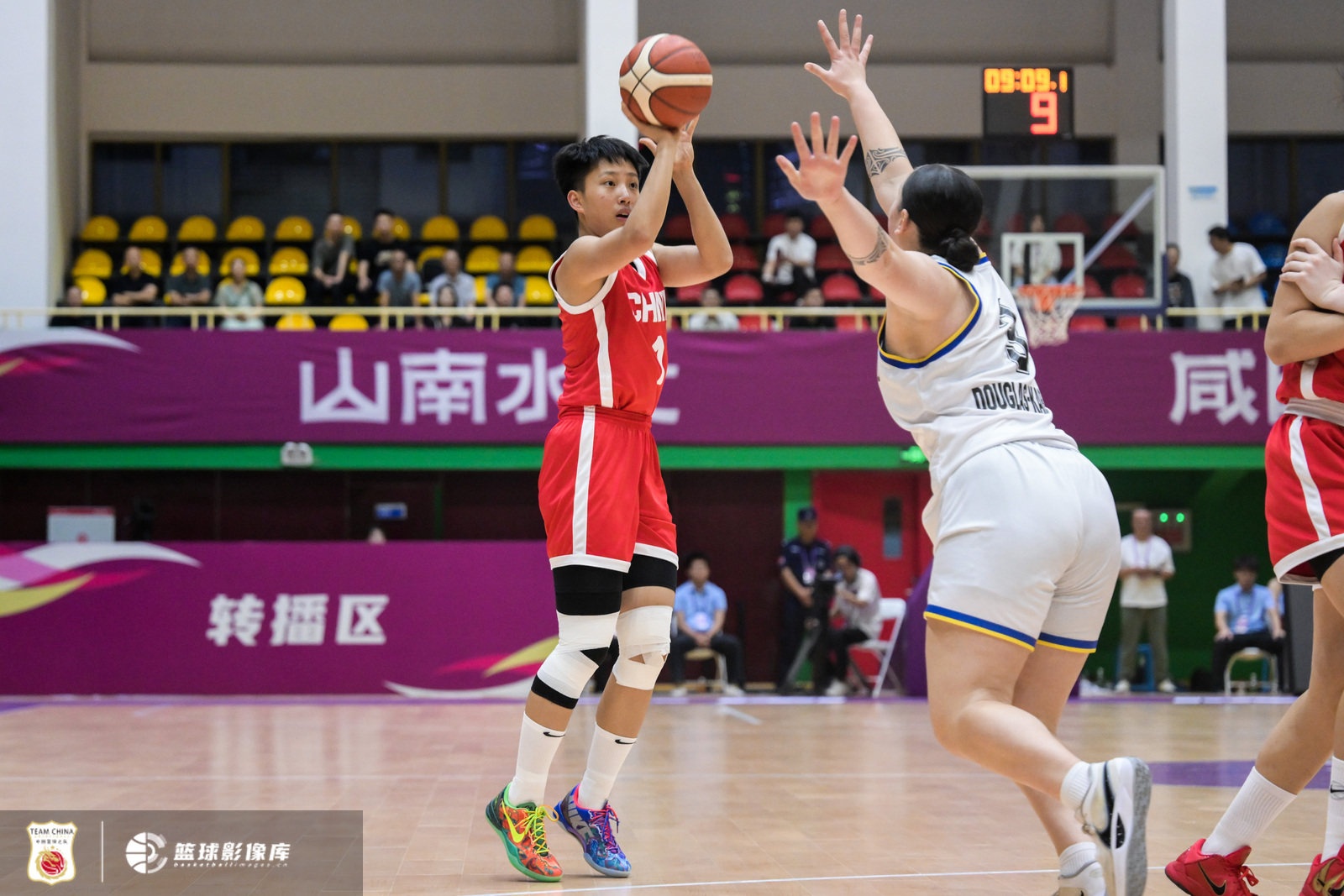 直播吧：中国女篮之前关注冉珂嘉 但因伤病等问题未将其招入集训