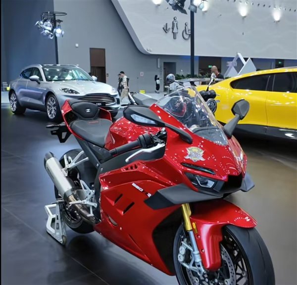 张雪机车首次参加消博会！代理商称订单翻了两三倍 交车排到9月