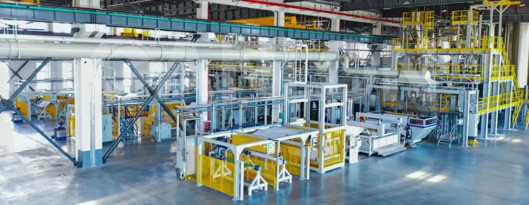 德国进口PE卷材生产线 图源：凯伦股份