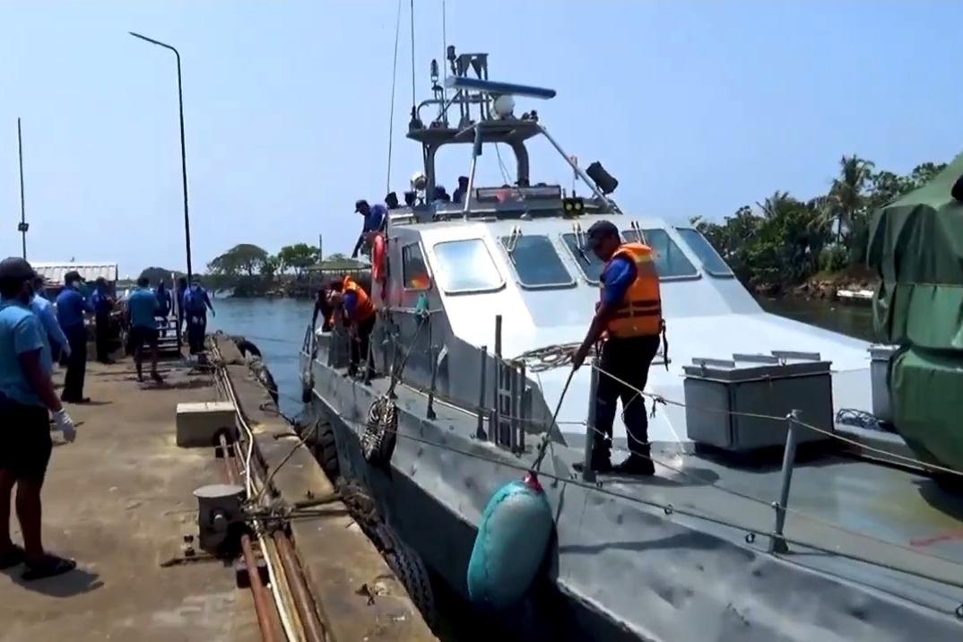 伊朗“德纳”号护卫舰幸存人员从斯里兰卡启程回国