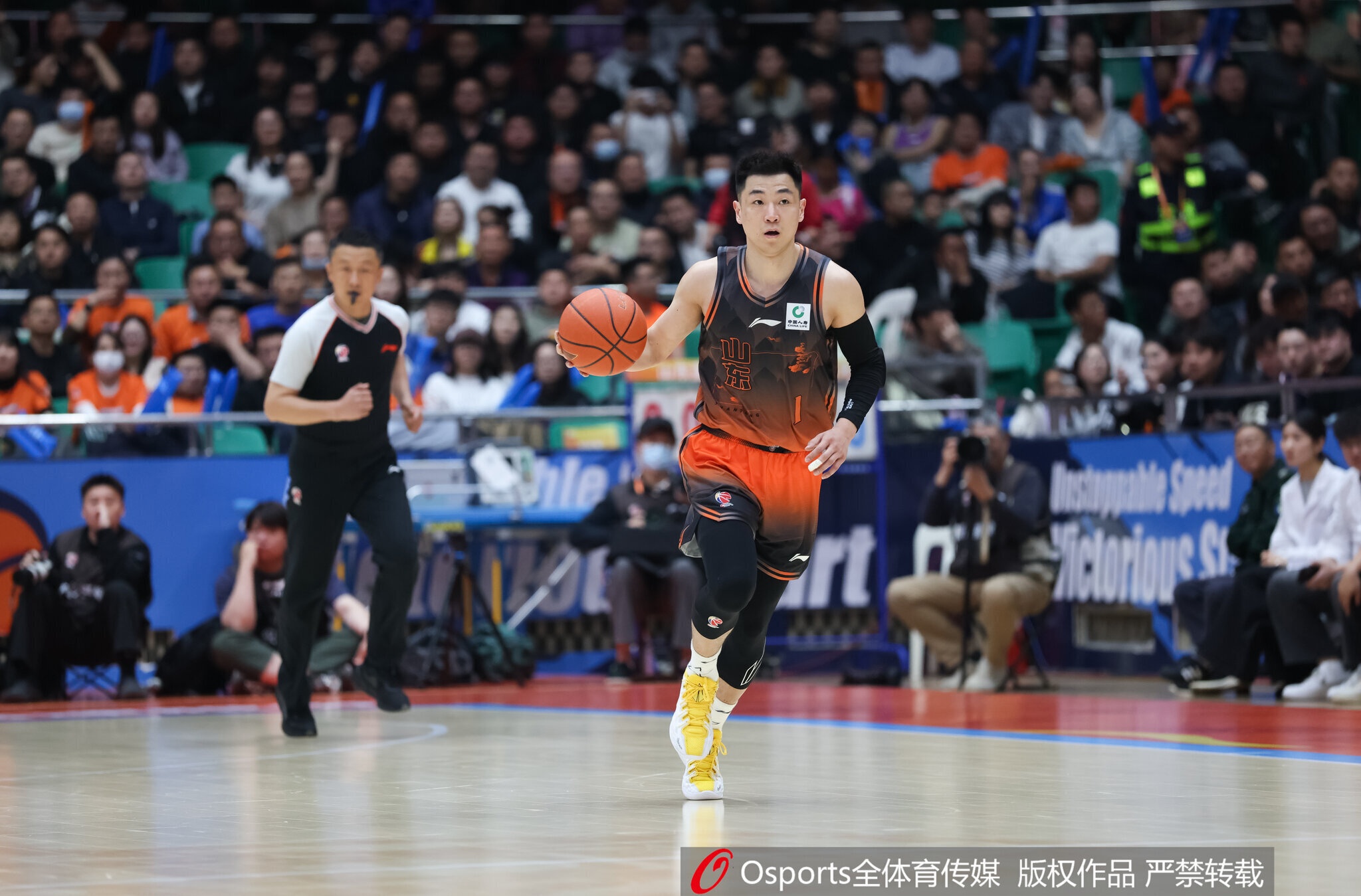 鲁媒：山东男篮高开低走不敌北控遭遇四连败 “保八”形势严峻