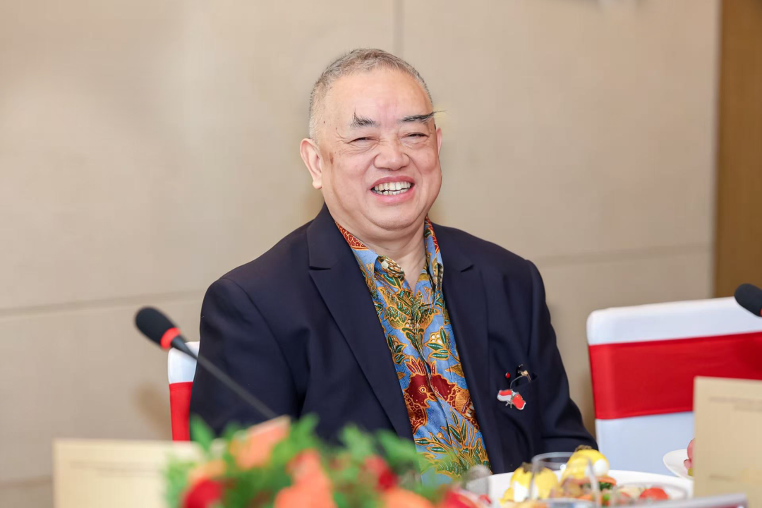 ▲格林美集团董事长许开华教授致欢迎词