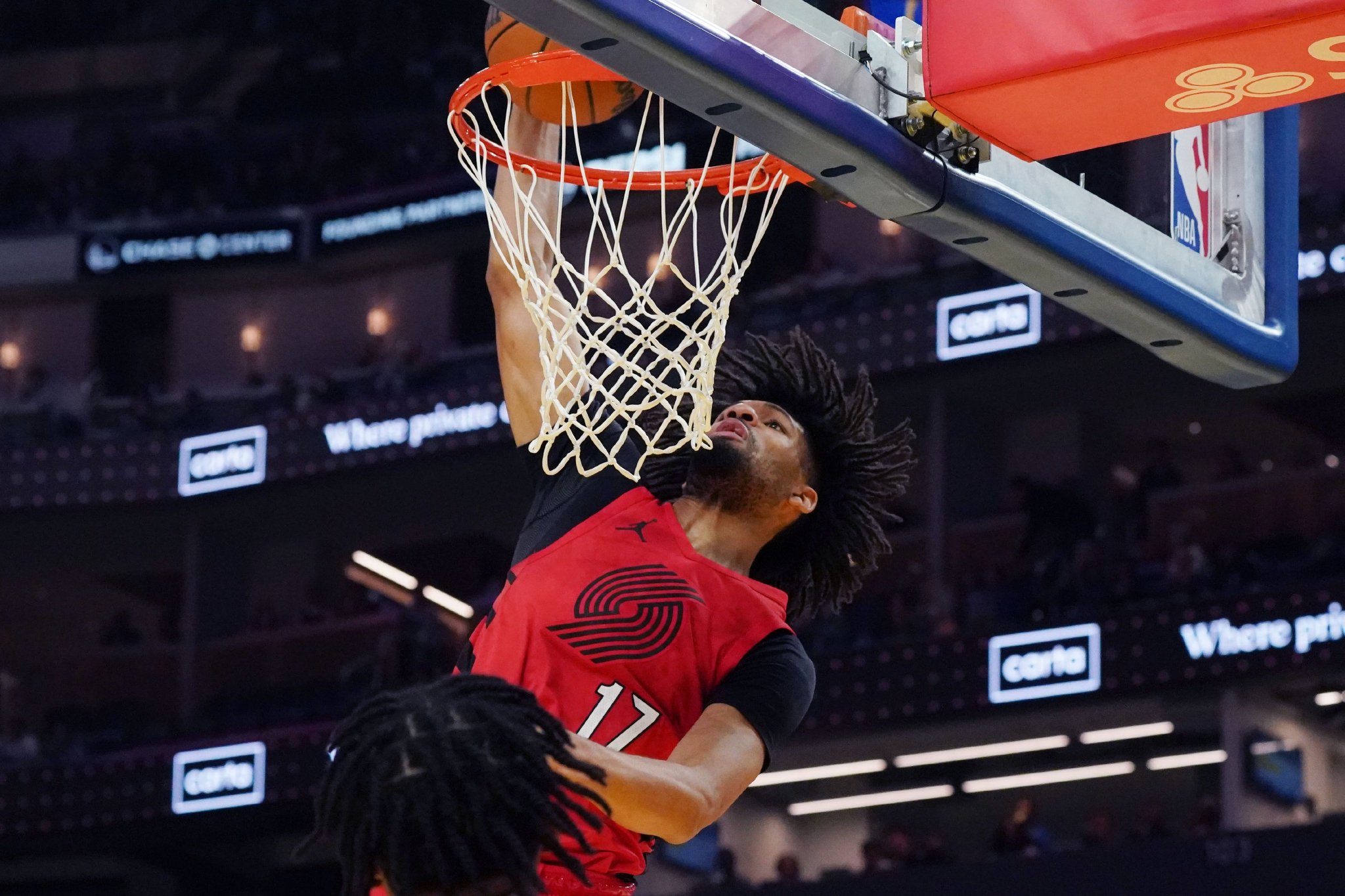 正负值+19最高！谢顿·夏普7中4拿到12分 三分5中2