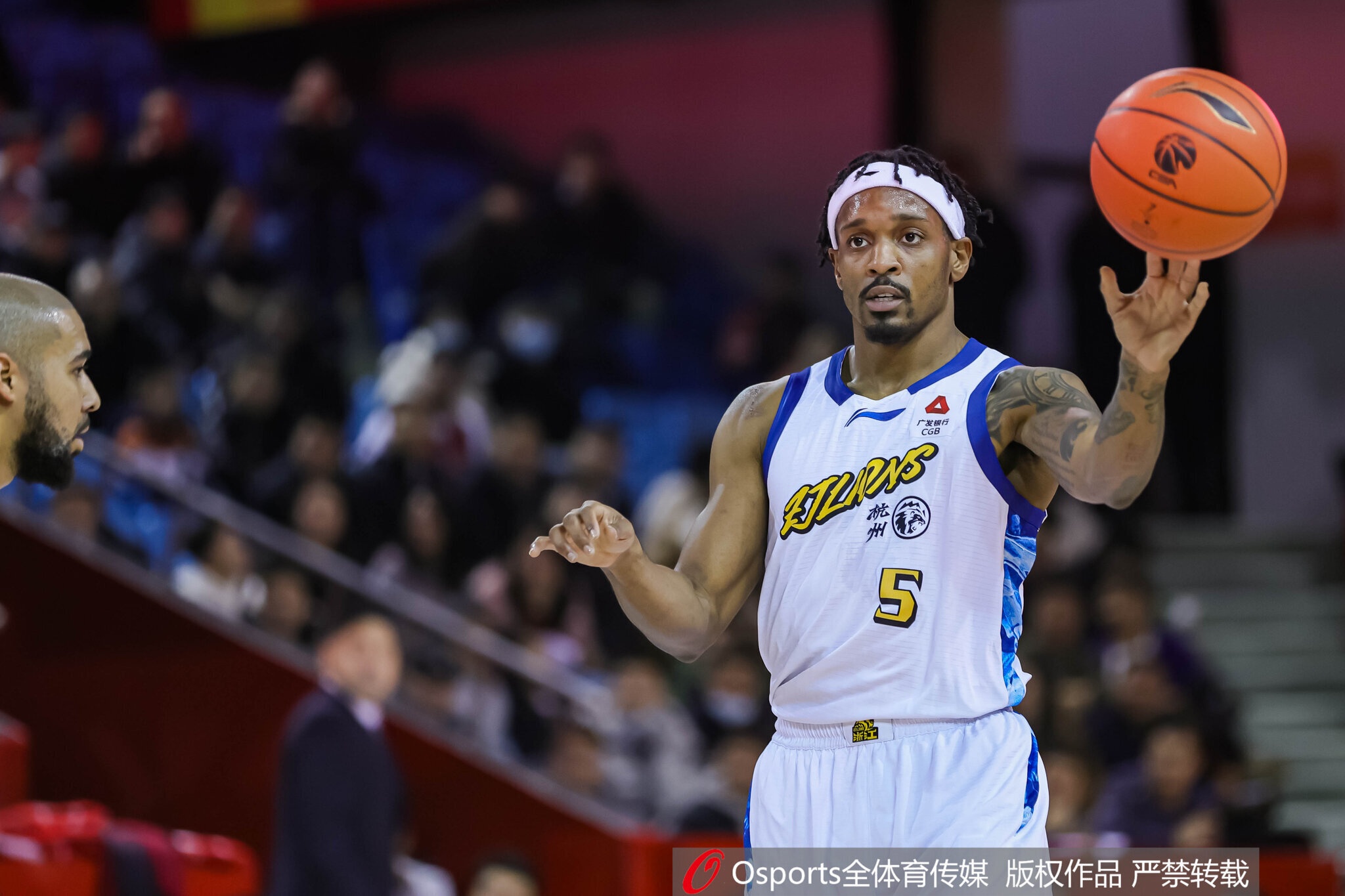 全场41分4助攻4抢断！解说：这场表现预示着巴里·布朗找回状态