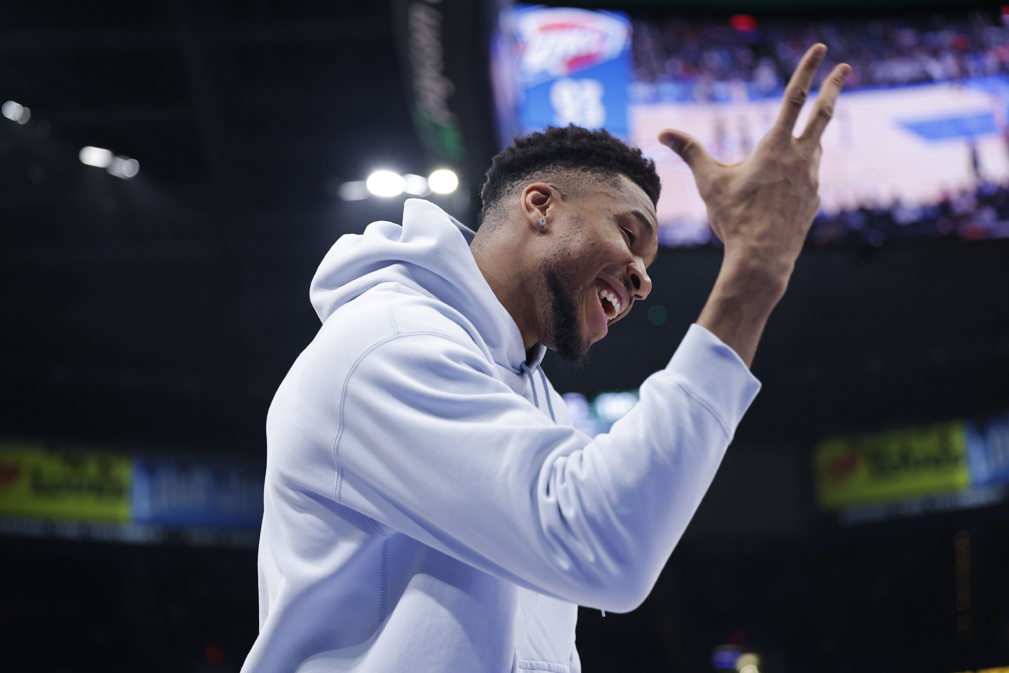 Shams：今夏预计森林狼勇士热火尼克斯等队将继续追求字母哥